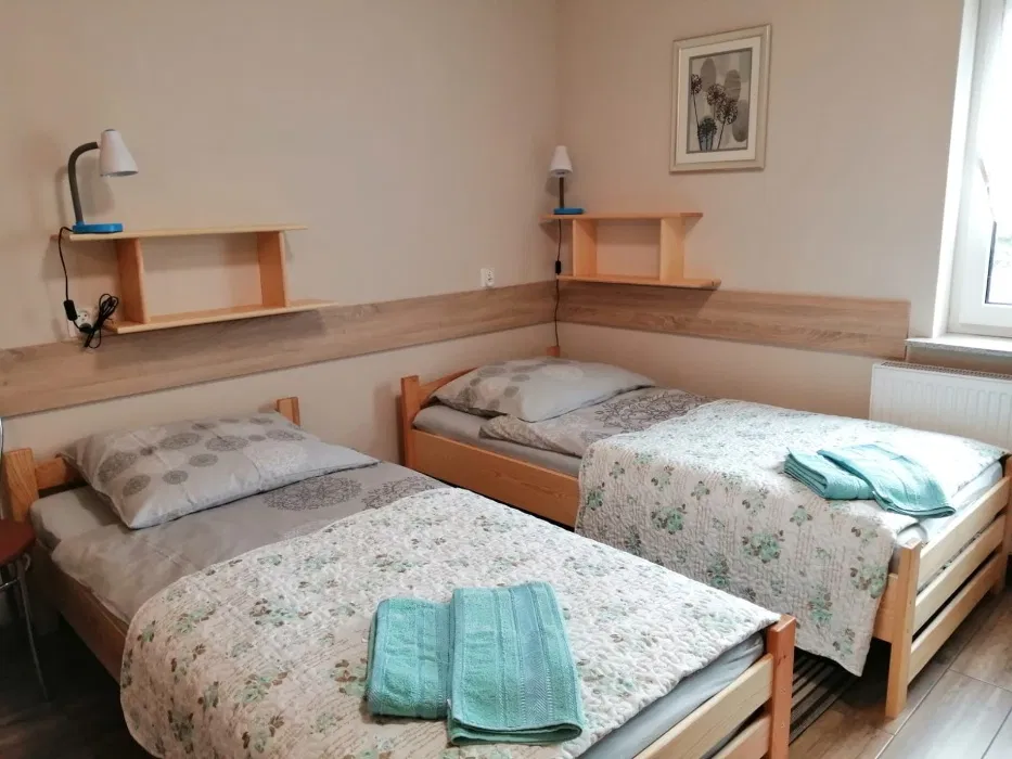 Pokój wraz wyposażeniem.